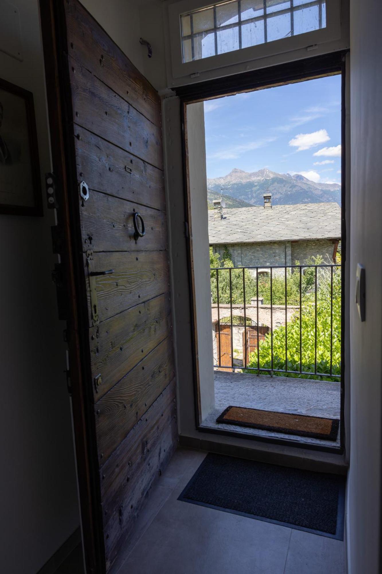 Manor House Appartement Aosta Buitenkant foto